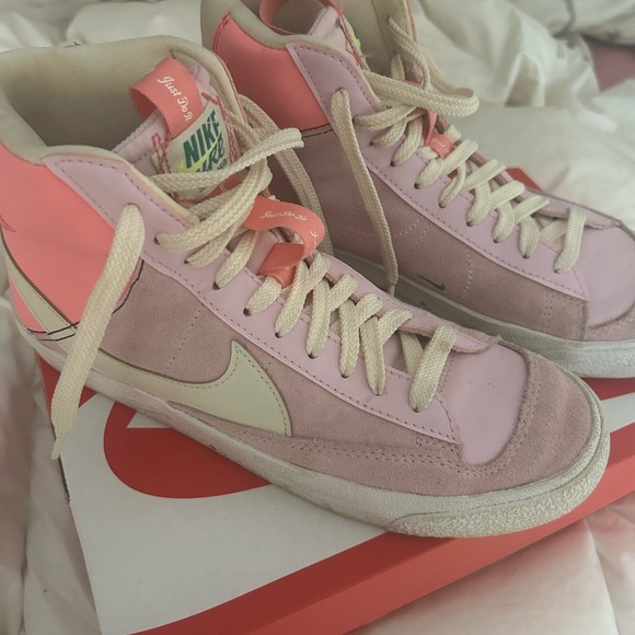 pink Nike blazers limited addition - Picture 3 of 4